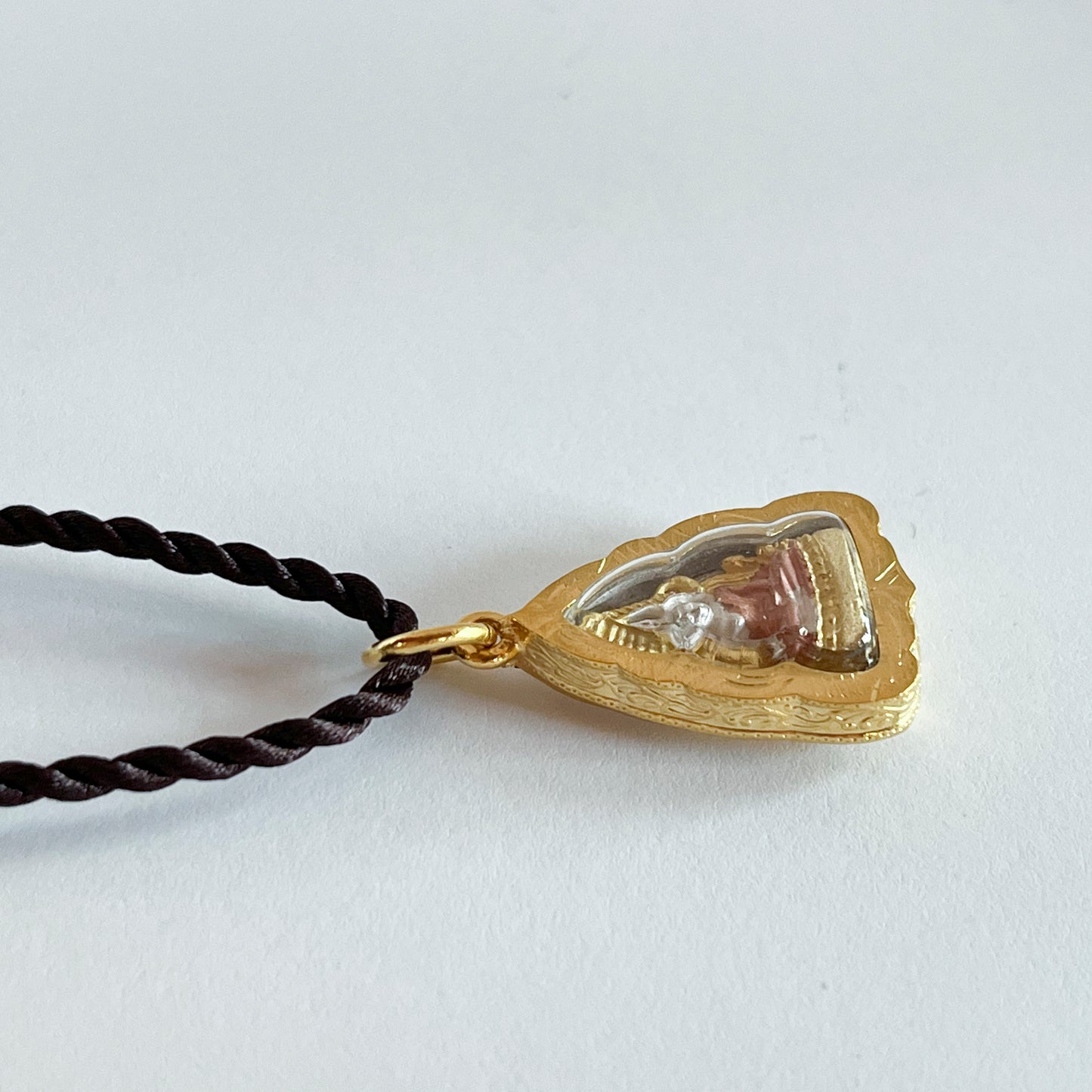 Phra Phuttha Chinnarat Buddha Bhumisparsha mudra Earth-Touching Pendant