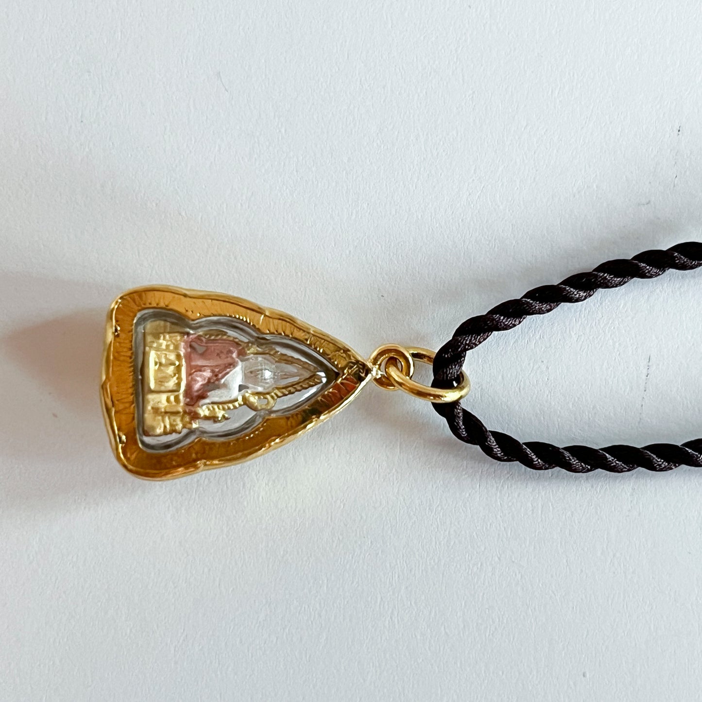 Phra Phuttha Chinnarat Buddha Bhumisparsha mudra Earth-Touching Pendant