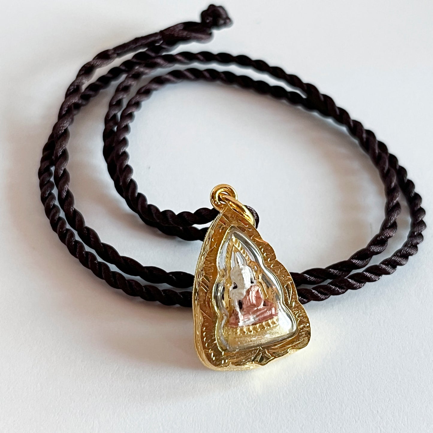 Phra Phuttha Chinnarat Buddha Bhumisparsha mudra Earth-Touching Pendant