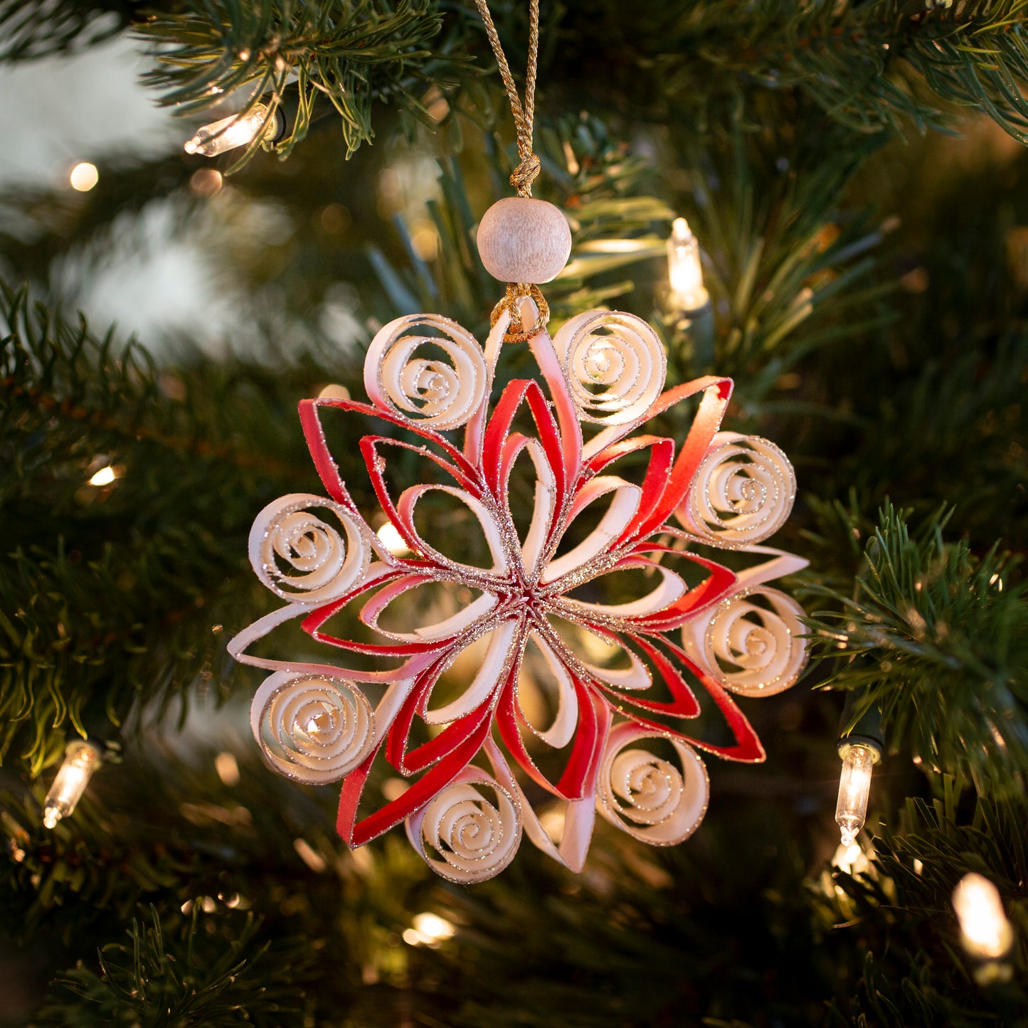 Quilling Snowflake "Neve" white / red with gold glitter - 4 inch Ø | Christmas / Winter