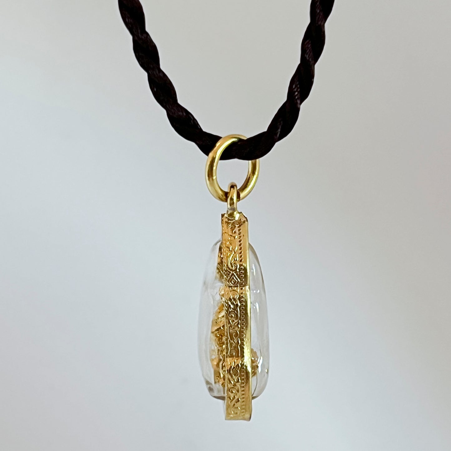 Wednesday - (Nighttime 7:00pm to 5:59am) Phra lae lei (The Blessed One) Weekday Buddha