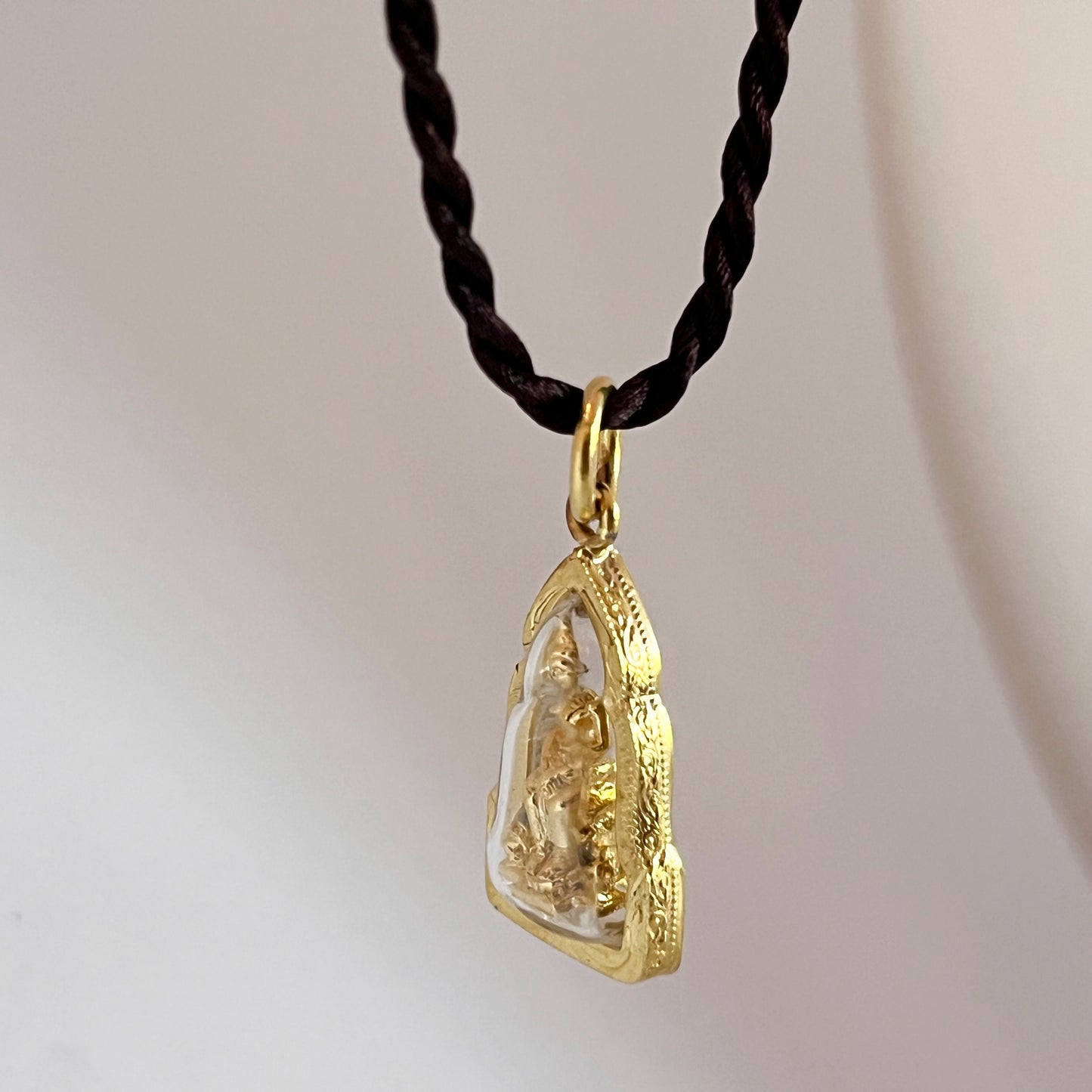 Wednesday - (Nighttime 7:00pm to 5:59am) Phra lae lei (The Blessed One) Weekday Buddha