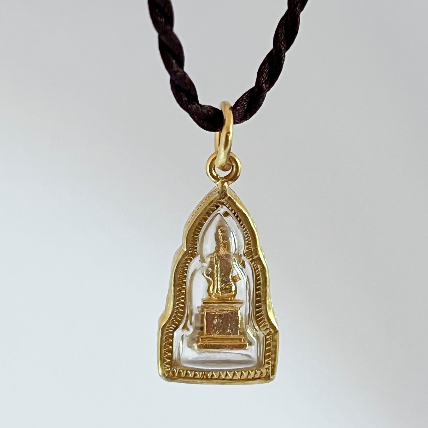 Wednesday - (Nighttime 7:00pm to 5:59am) Phra lae lei (The Blessed One) Weekday Buddha