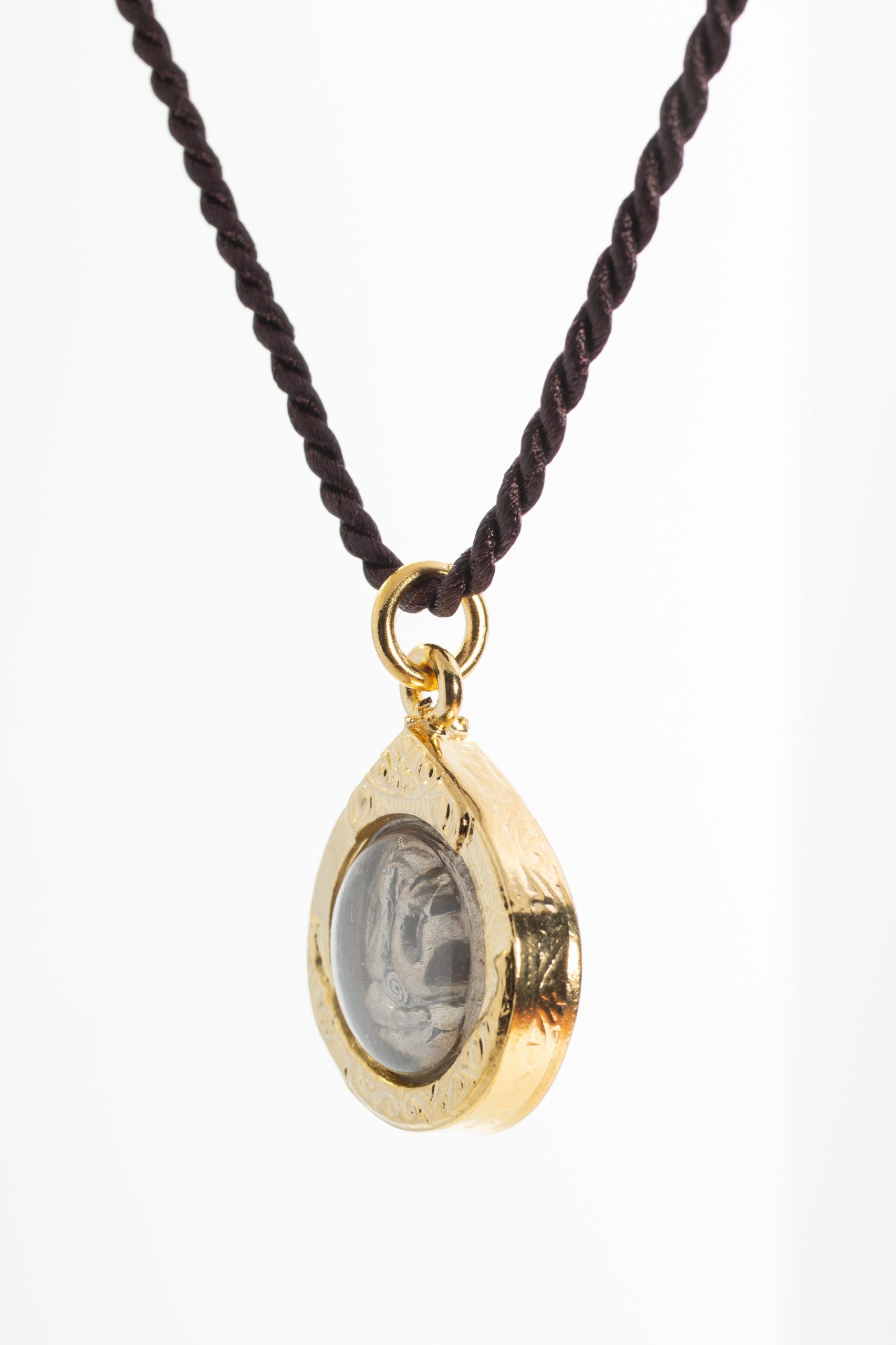 Artschatz - “The Weeping Buddha” Golden Amulet Thai Buddha Amulet Pendant