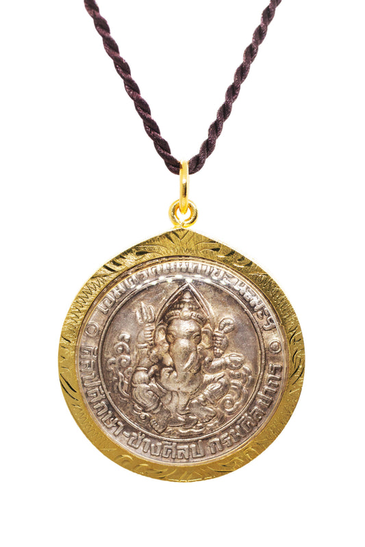 Artschatz - Ganesh holding Trishula, Rope, Mango and Tusk – Om and Chinese Zodiac Amulet